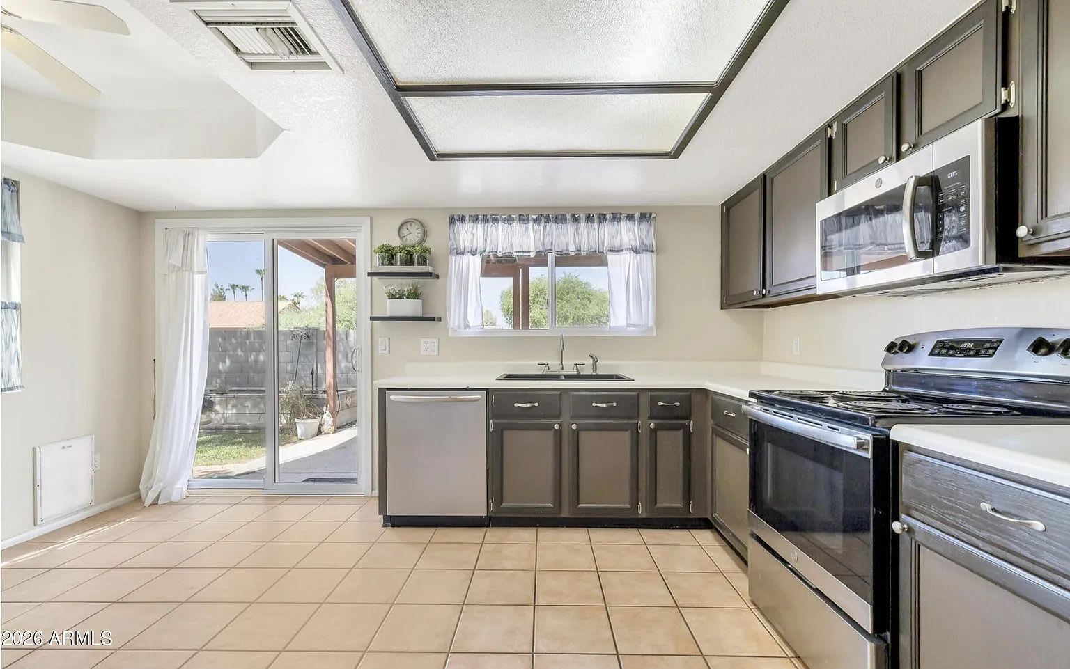 562 S Danyell Dr – photo 5