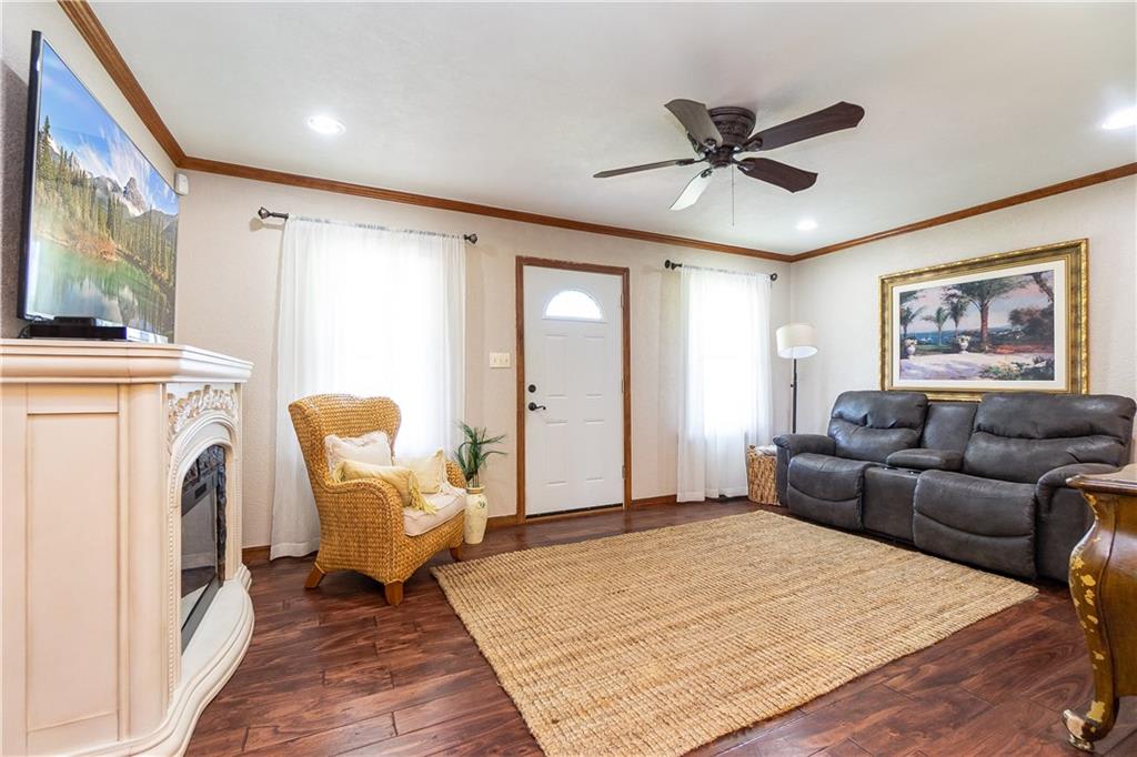1504 Johnston Drive – photo 2