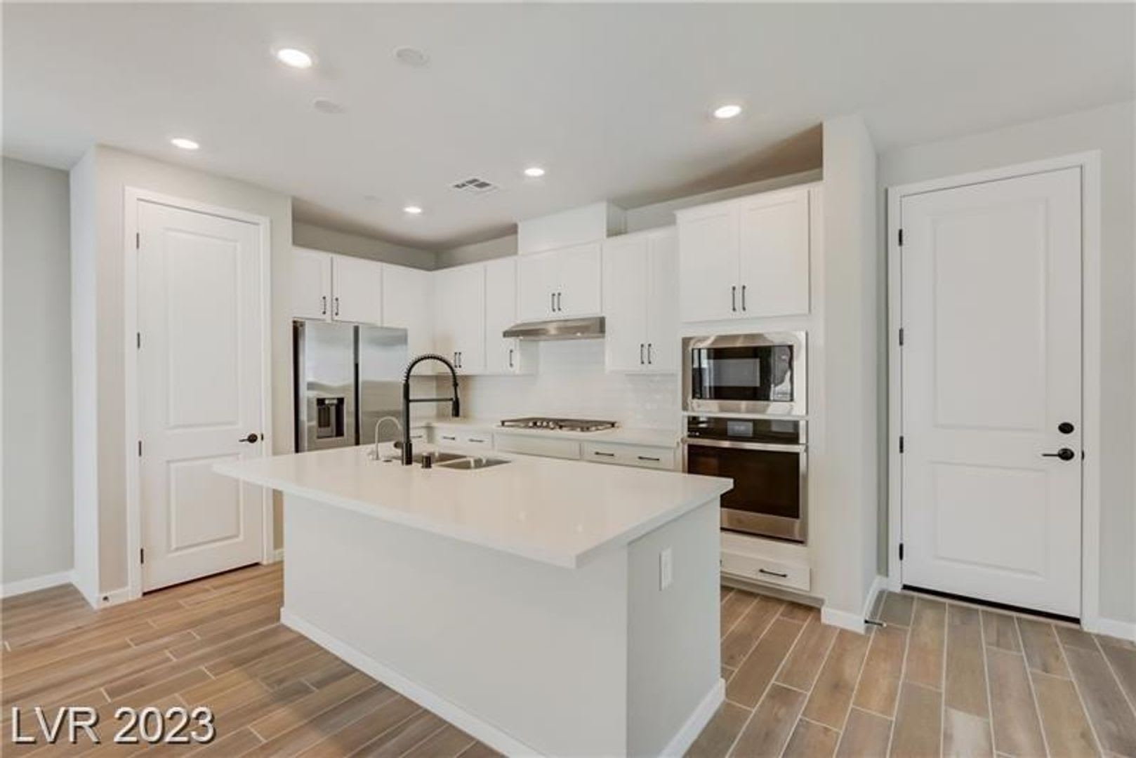 BEAUTIFUL 4 BEDROOM PROPERTY IN GATED COMMUNITY! – photo 3