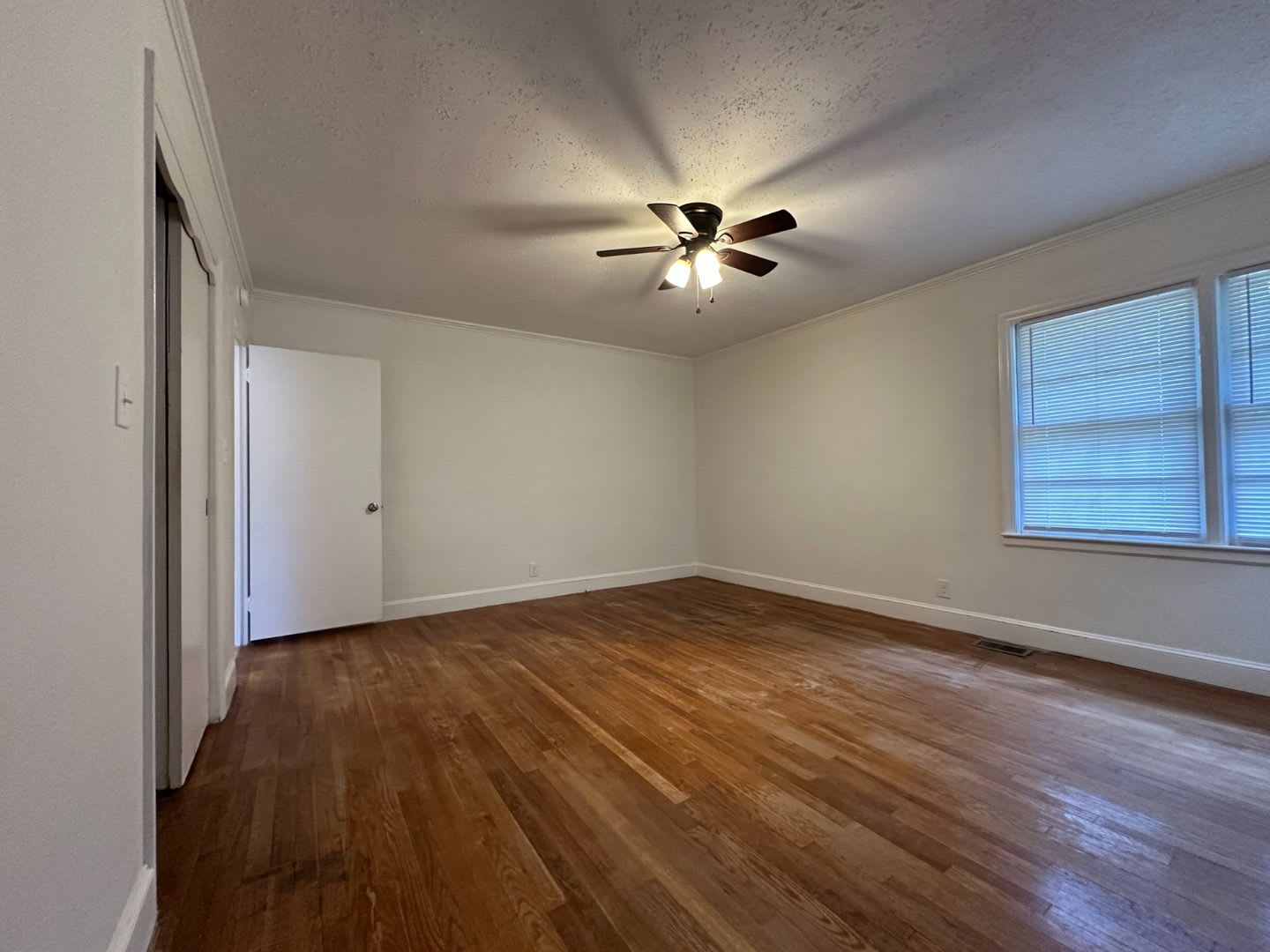 Large Brick Home with Beautiful Interior! – photo 5