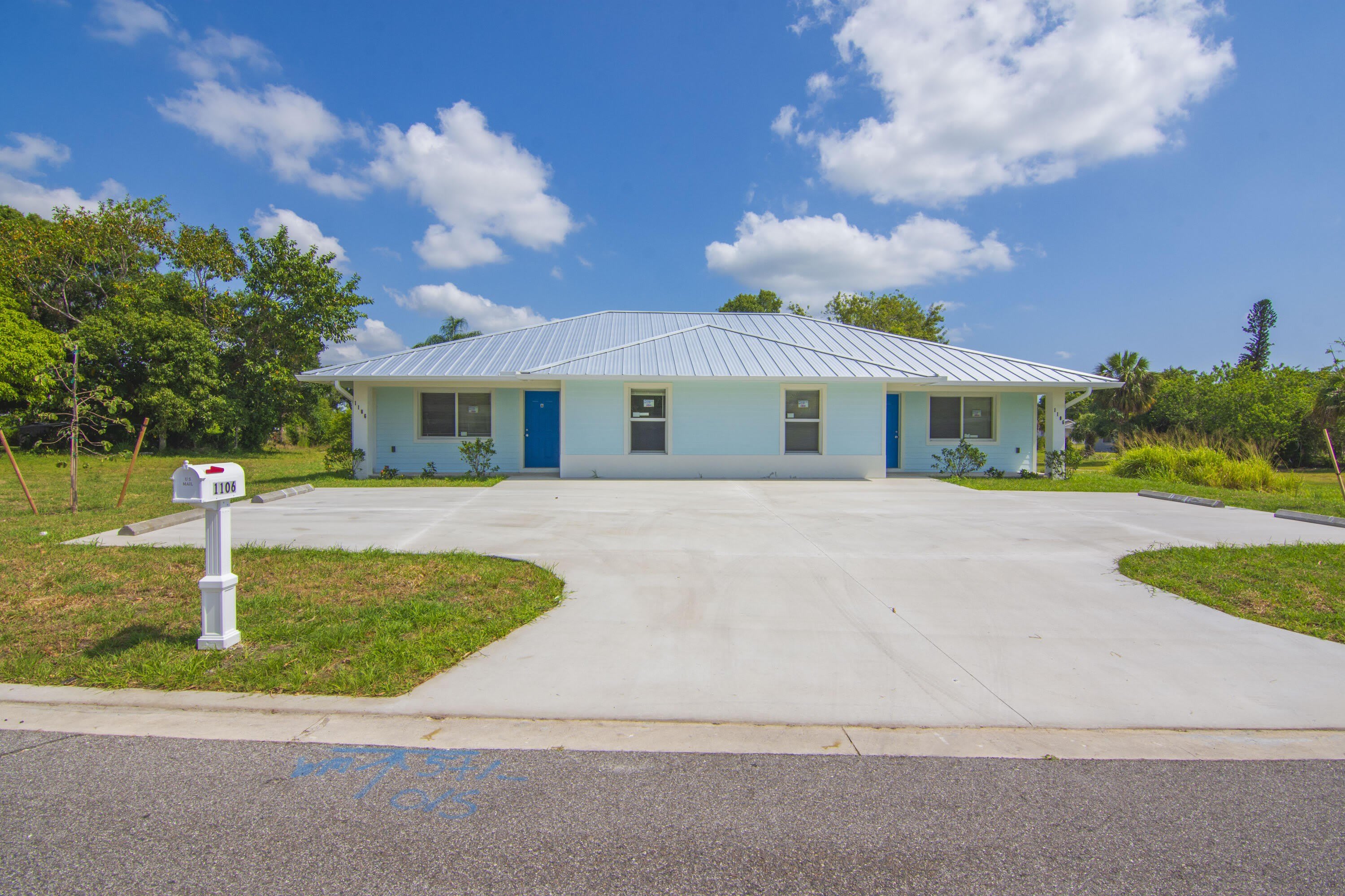 1405 Avenue G – photo 4