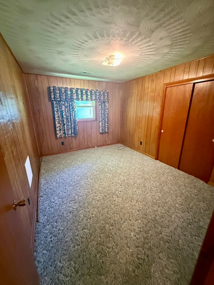 3 Bedroom 1 Full Bath 2 Half bath Brick house for Rent – photo 5