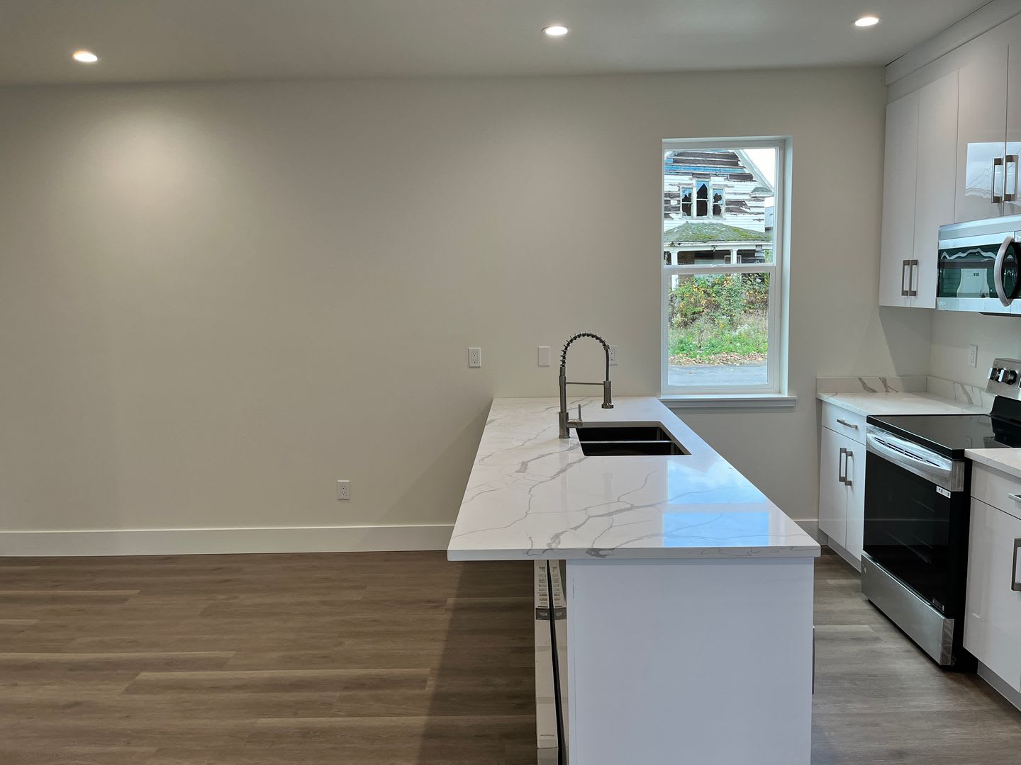 Brand New 3 bedroom, 2.5 Bath Townhomes – photo 2