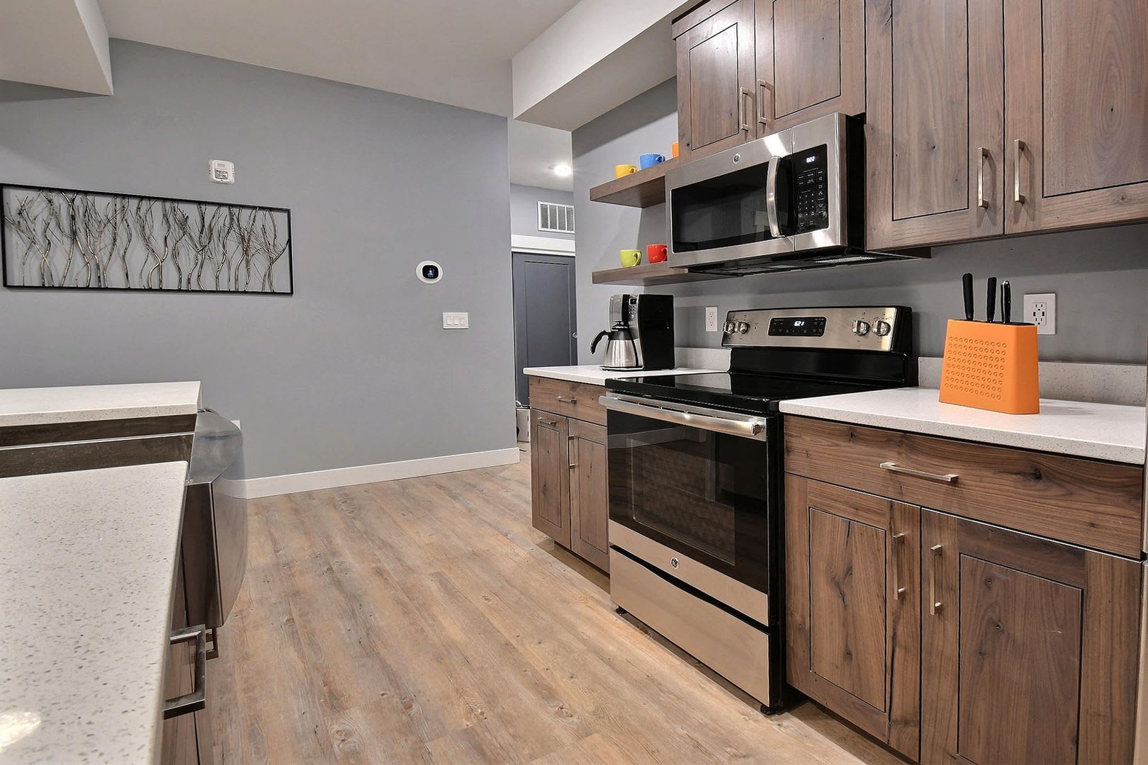 Gorgeous Top Floor Condo in Prospector!! – photo 3