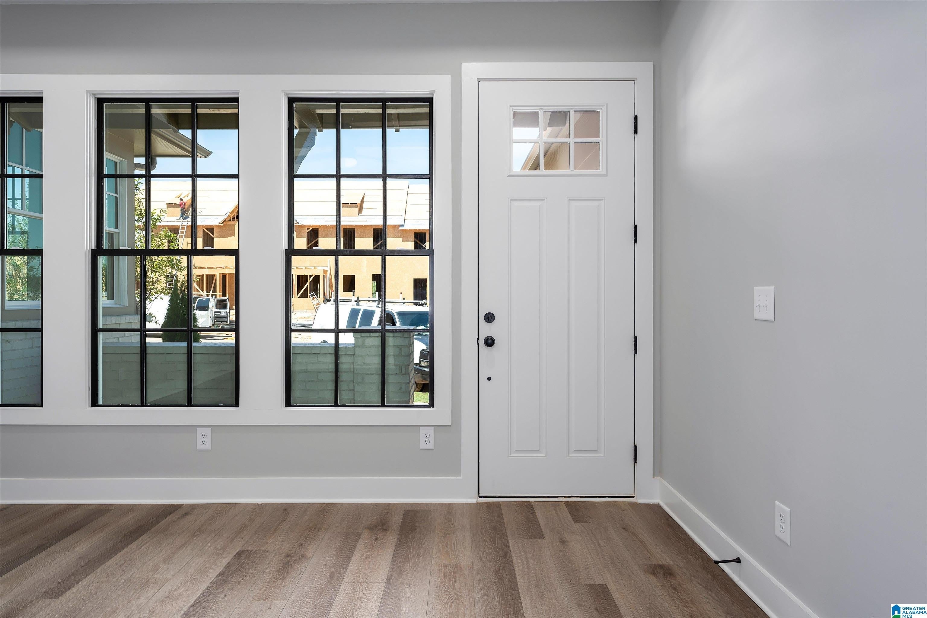1105 Windsor Square – photo 5