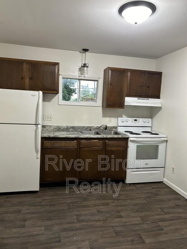 1006 South College Street – photo 4