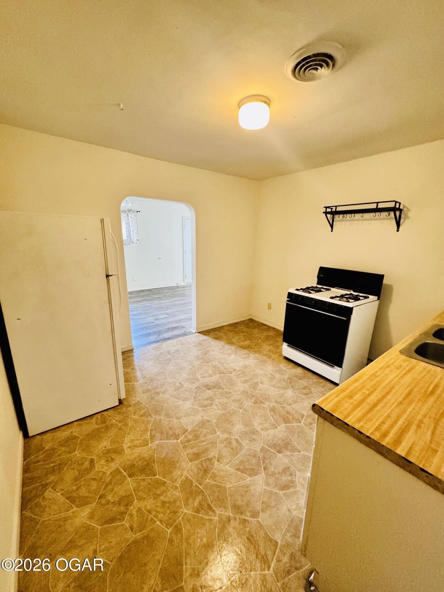 3040 E 9th Street – photo 5