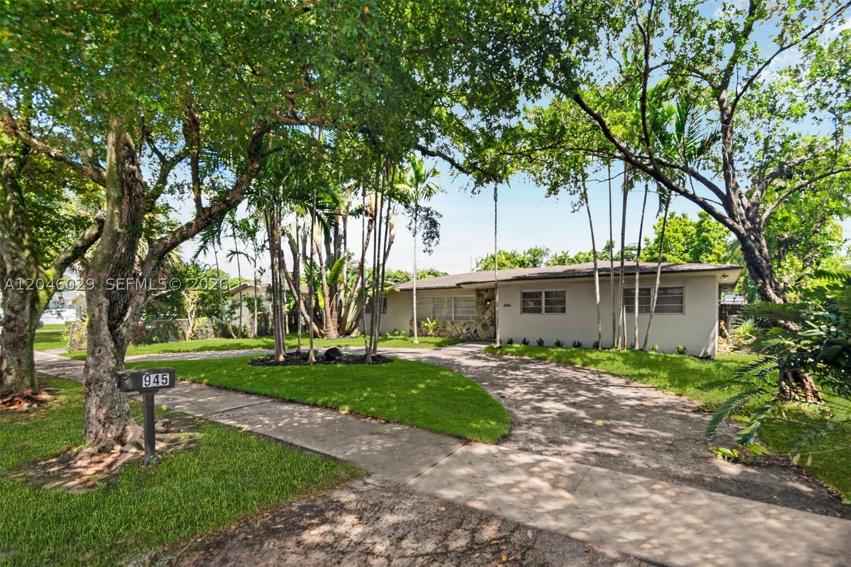 945 NE 176th St – photo 2