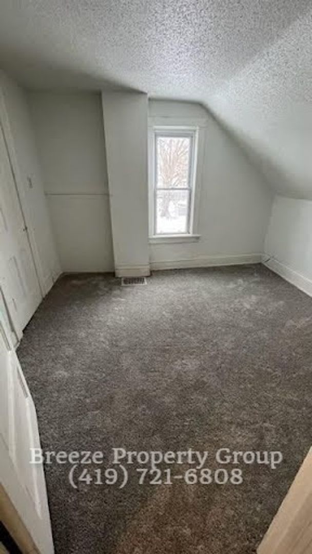 2564 Foraker Ave – photo 4