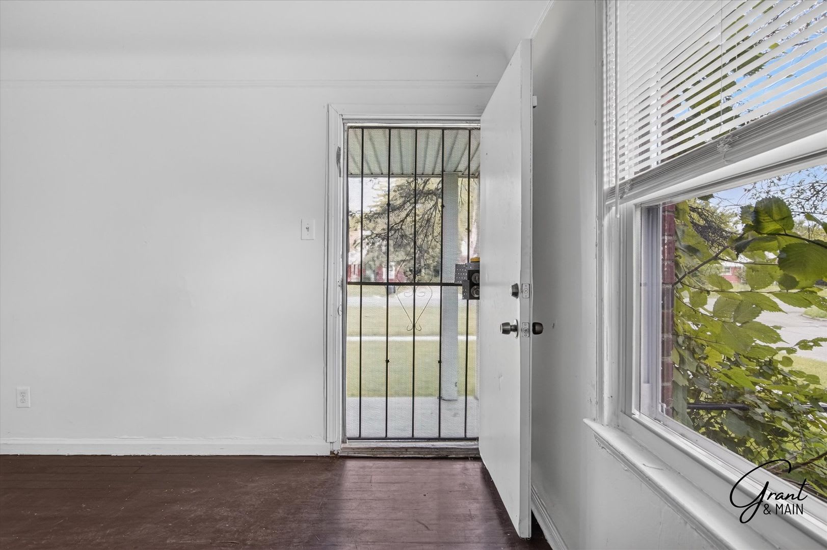 1250 2 Bedroom – photo 2