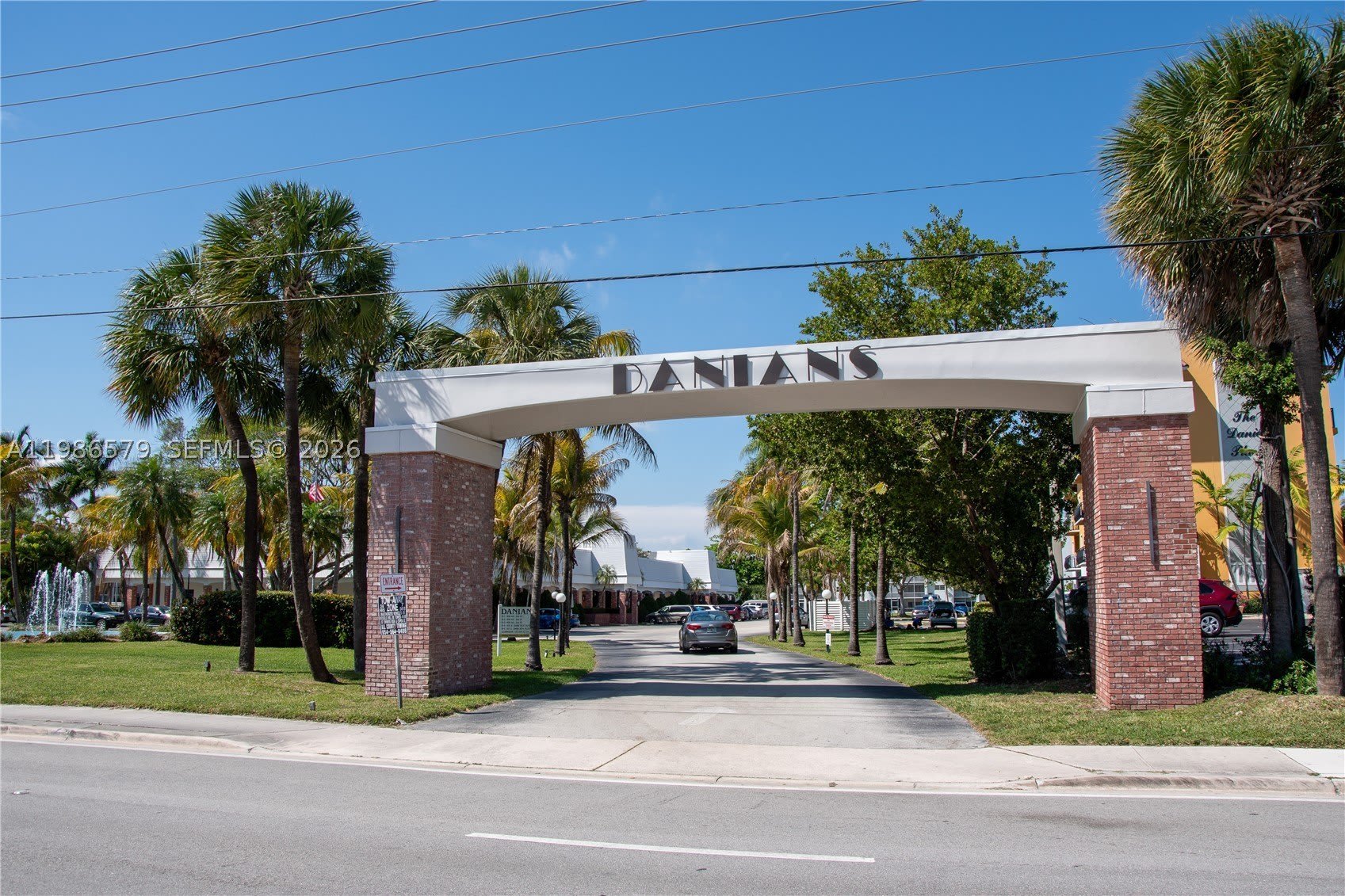 505 E Dania Beach Blvd – photo 1