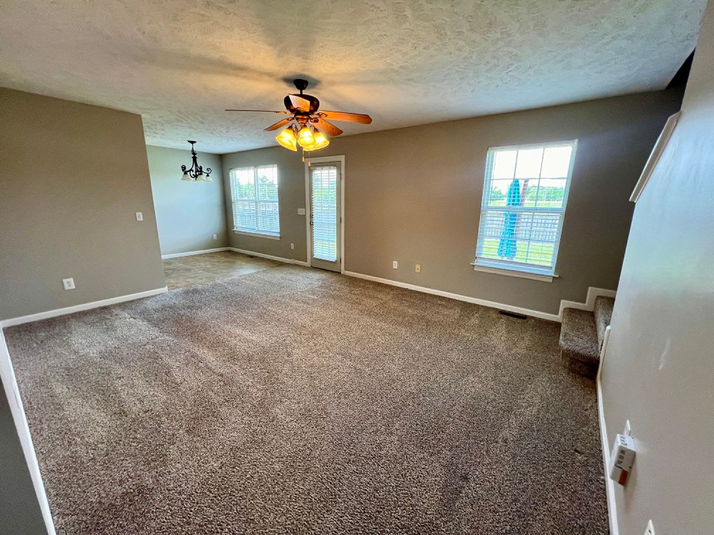 3 BR 2.5 Home+ Lrg Bonus, *Fenced Backyard* Blackman Area – photo 5