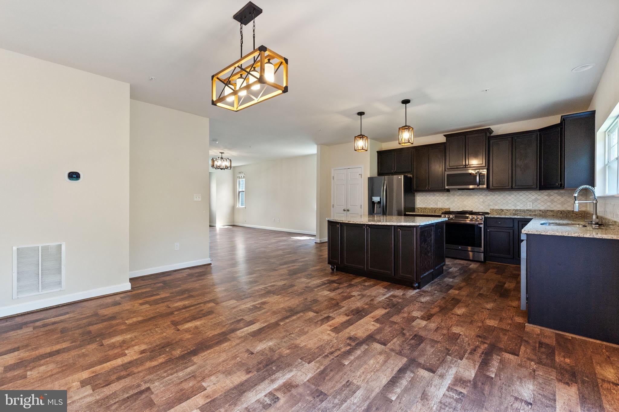 555 ENGLISH OAK Lane – photo 3
