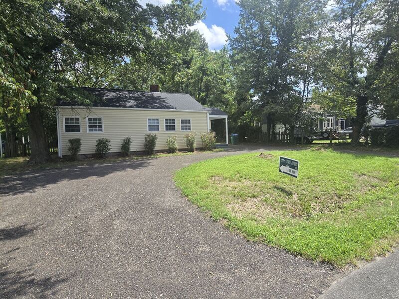 1025 Bradley Ln – photo 2