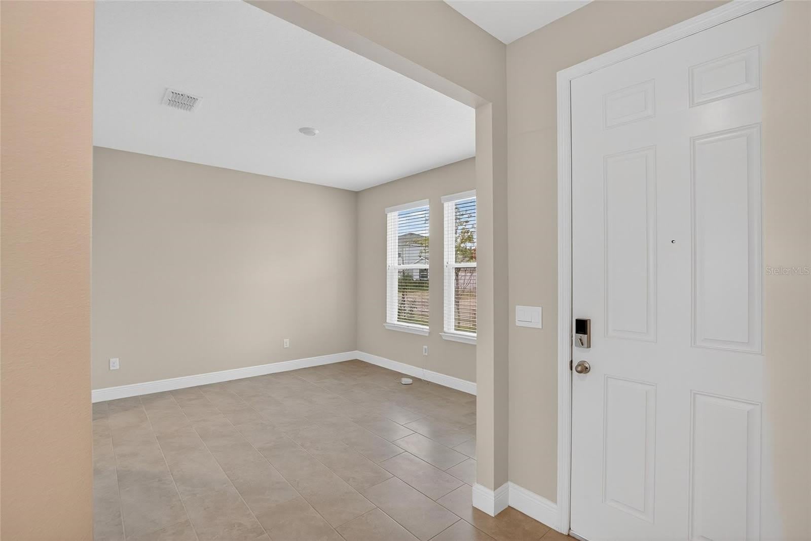 2546 WARREN ACRES Boulevard – photo 4