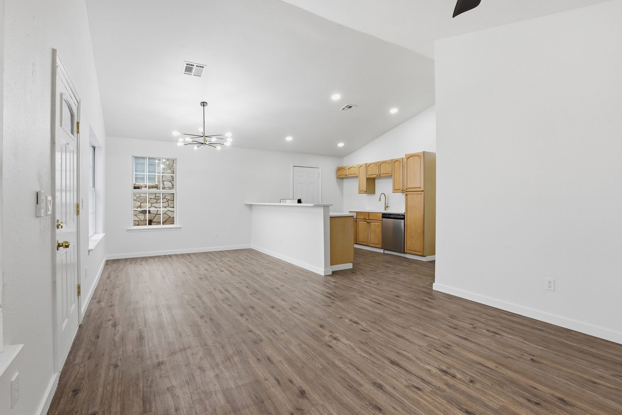 1525 Northeast 8Th Street – photo 5