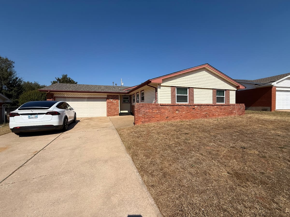 5813 NW 66th St – photo 1