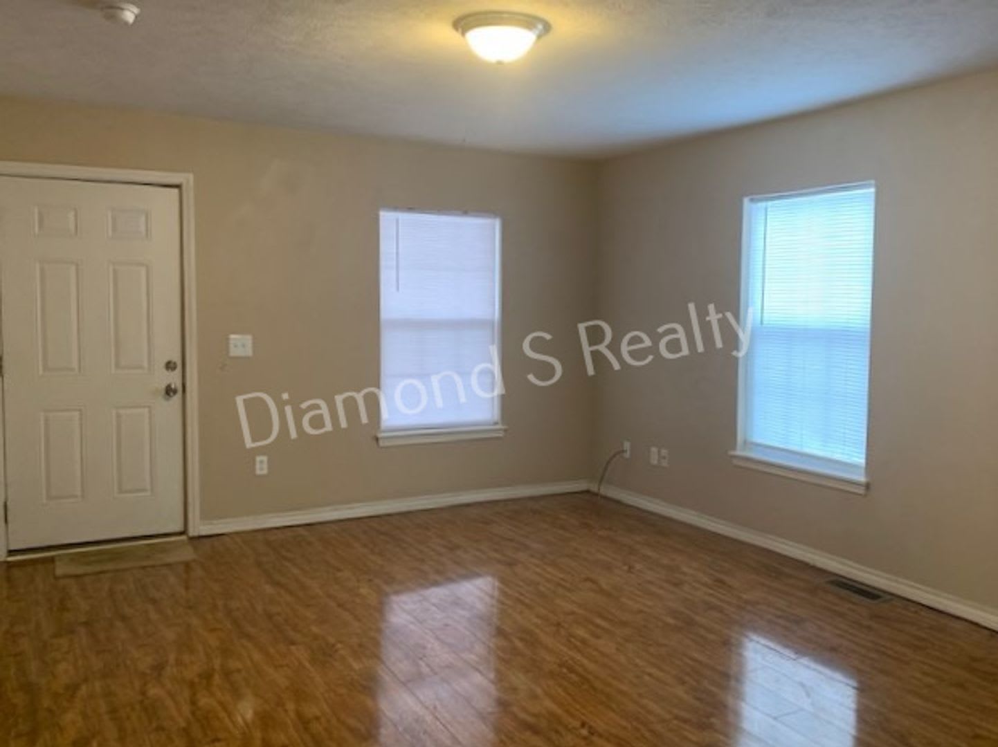 3 Bedrooms 1 Bath Cute And Charming Home Available Early May – photo 3