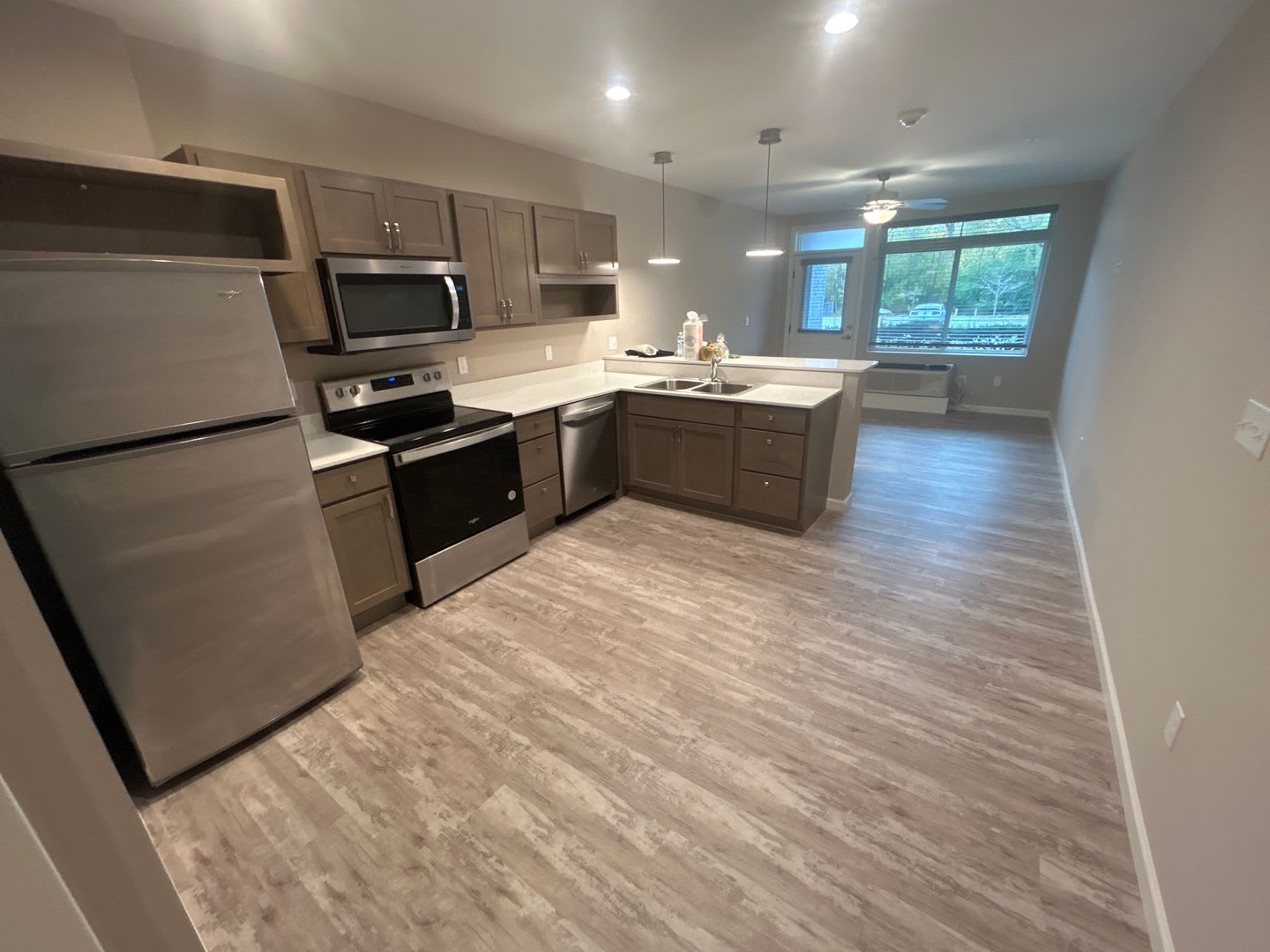 Plaza 93 West Apartments – photo 2