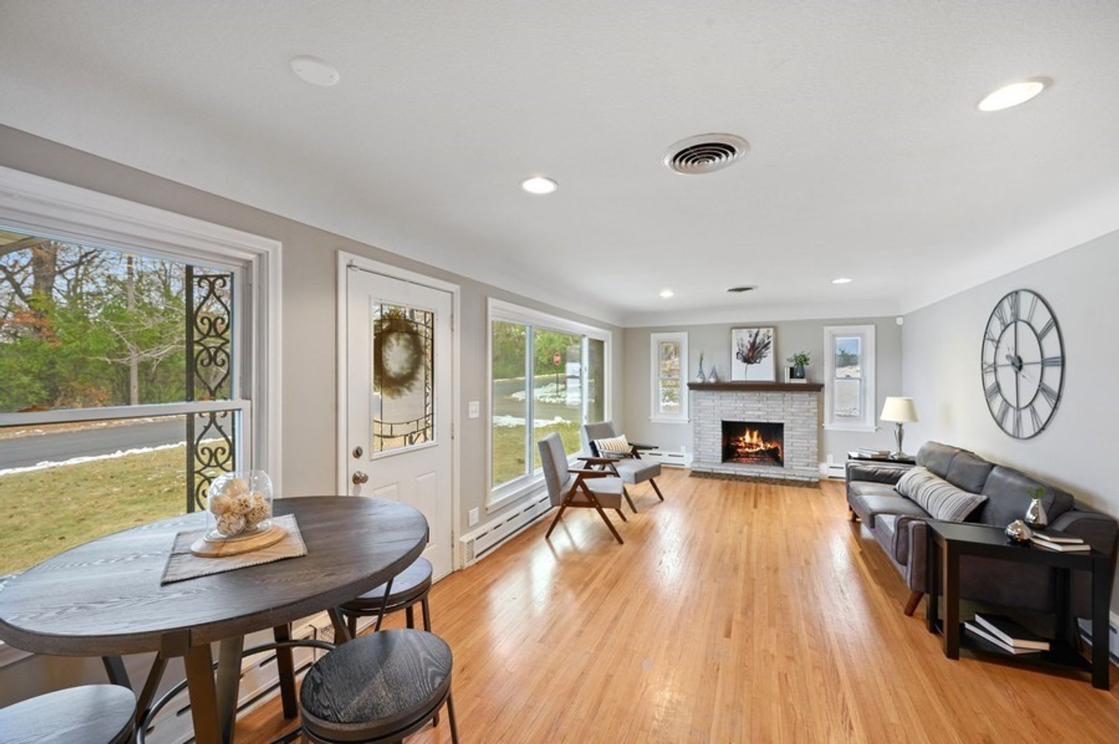 Remodeled 4bd 2ba fully finished rambler style home in New Brighton – photo 3