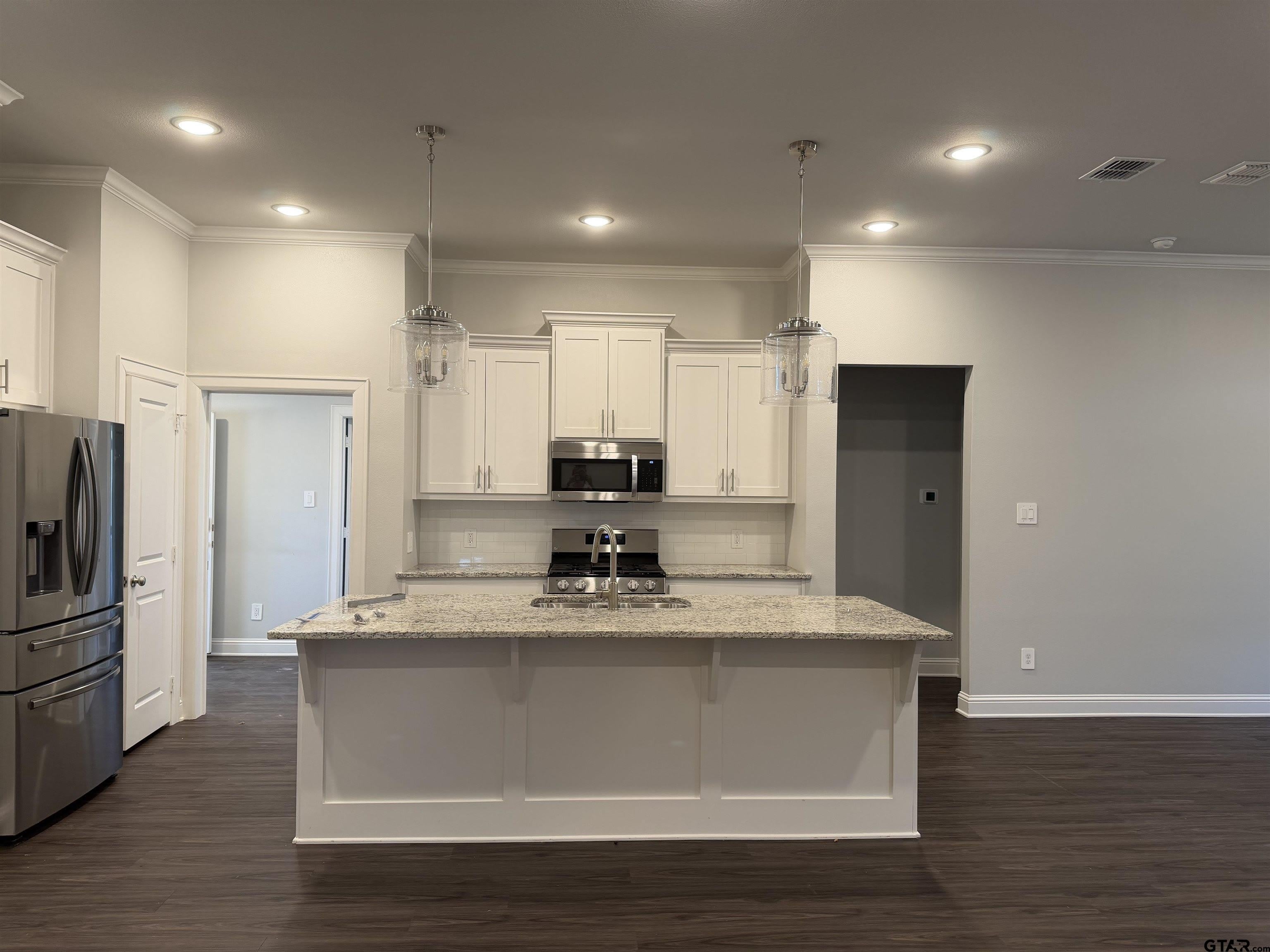 227 Amanda Avenue – photo 4