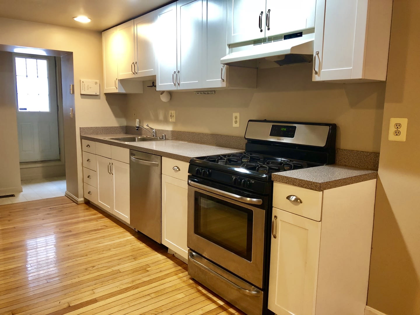 Charming 2Bd 1 5Ba Townhome In Canton Md – photo 5