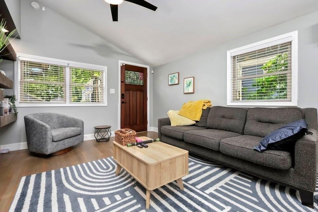 677 Holmes Street NW – photo 4