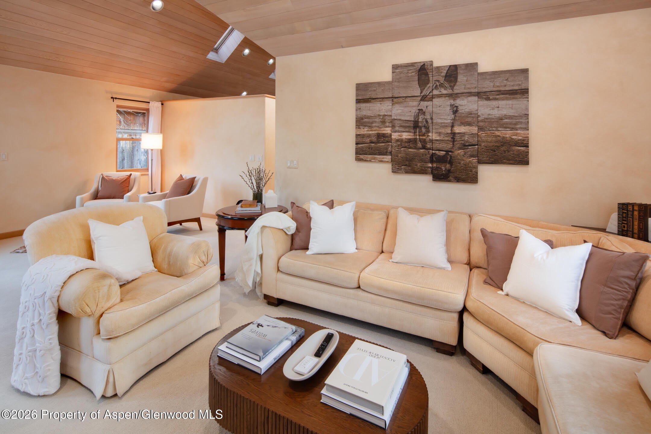333 W Hopkins Avenue – photo 3