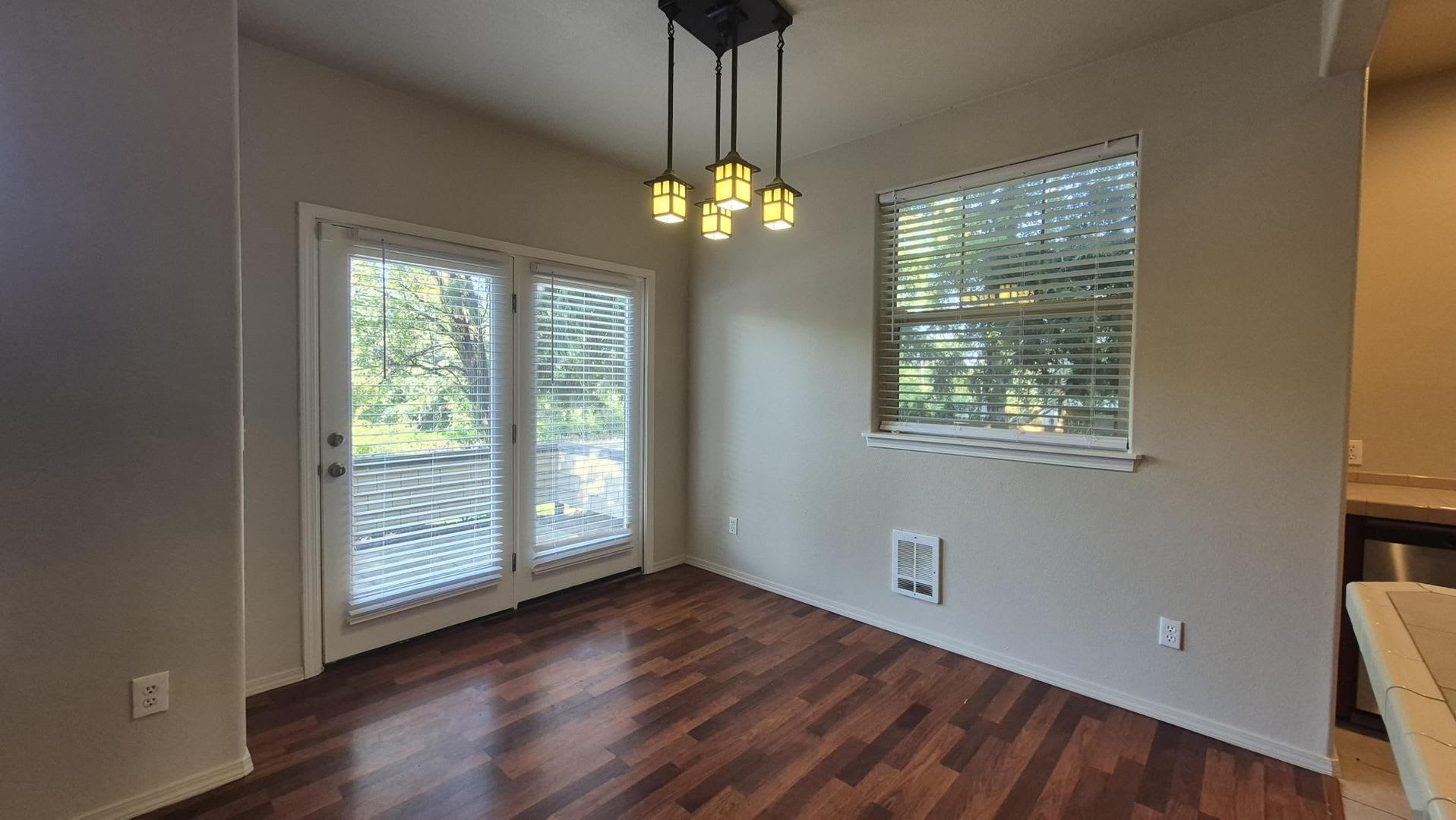 Edgefield Town Home Just Steps Away From Mcmenamins Edgefield And Old Town Troutdale – photo 4
