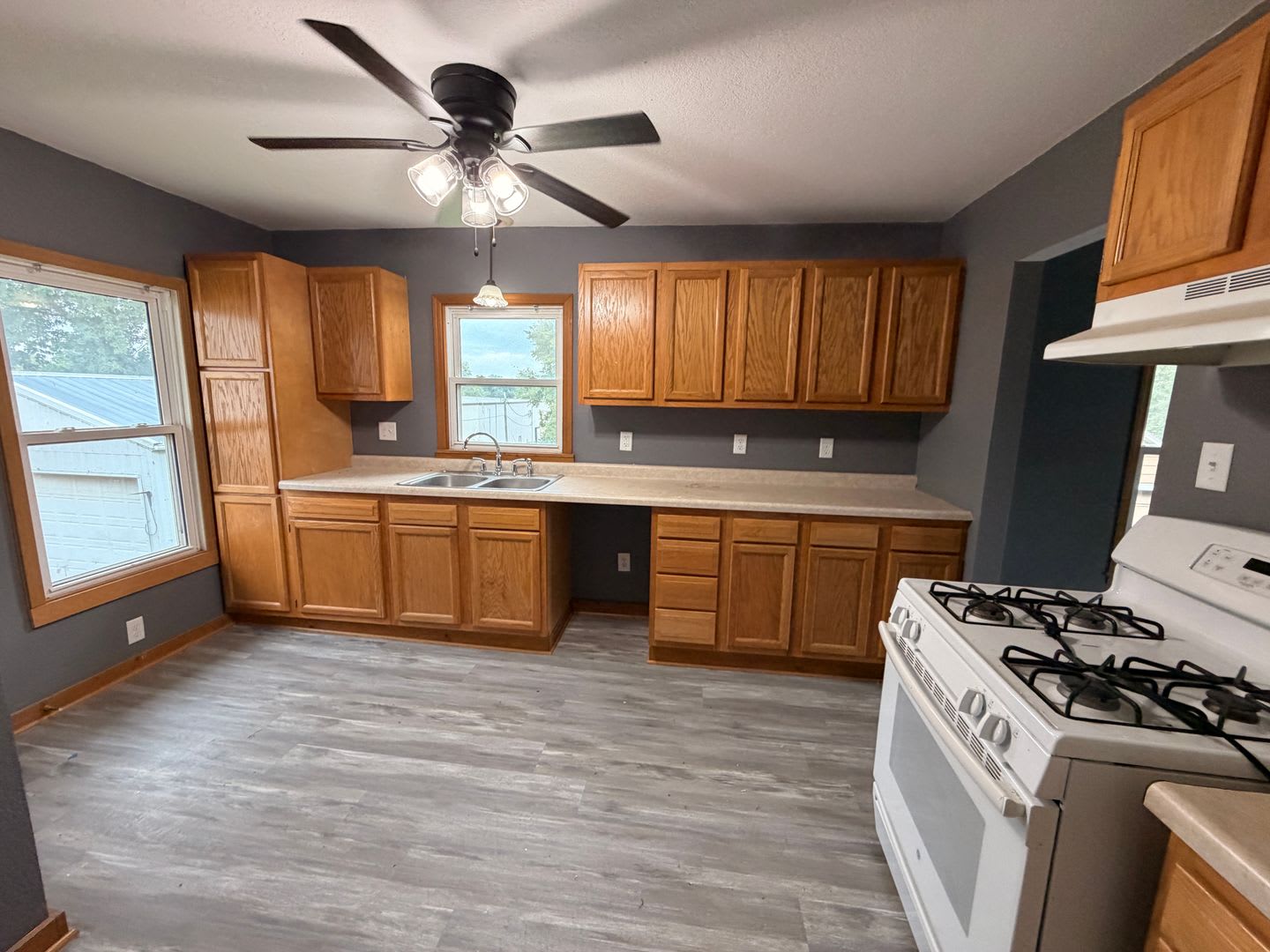 Cozy Clinton Home With Large Yard and Convenient South Bluff Location! – photo 5