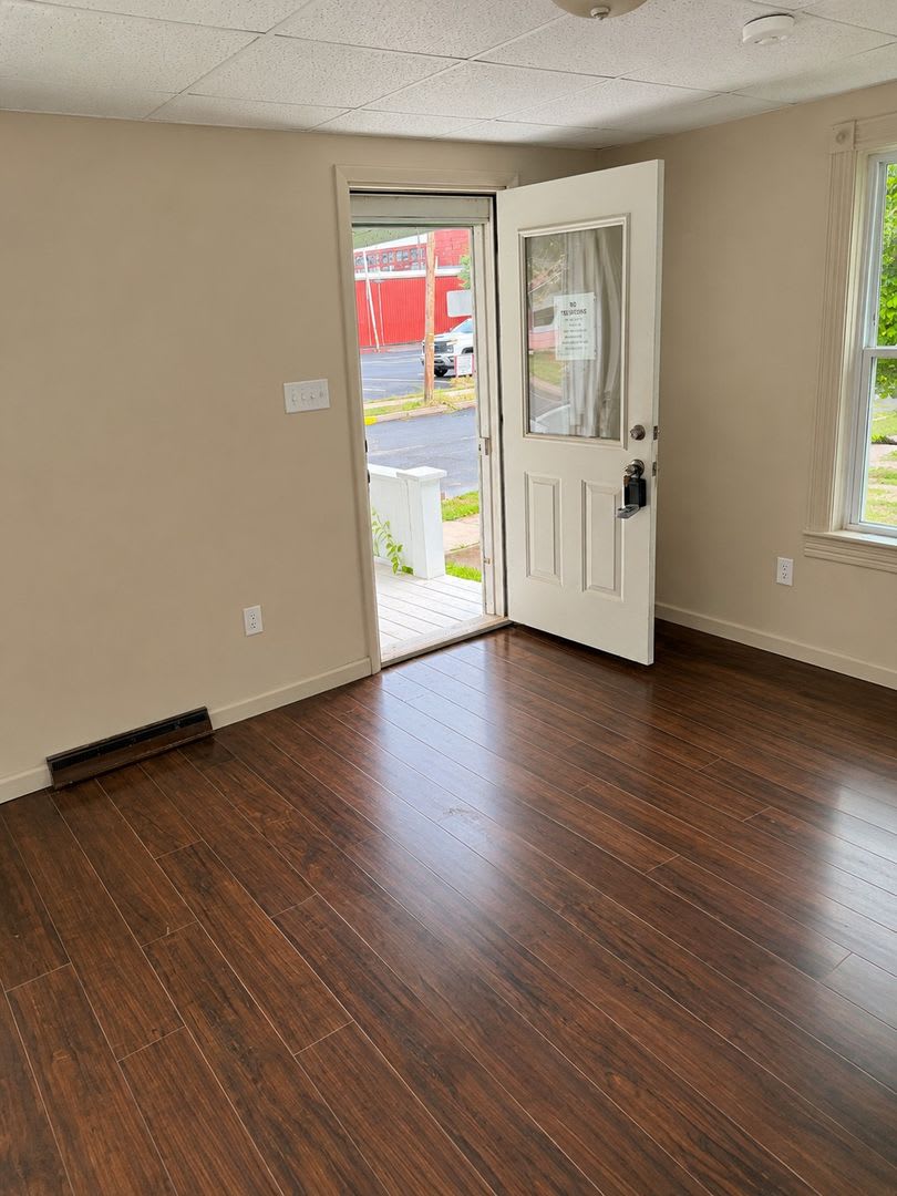Available Now – Spacious 3-Bedroom Home with a Nice Backyard! – photo 3
