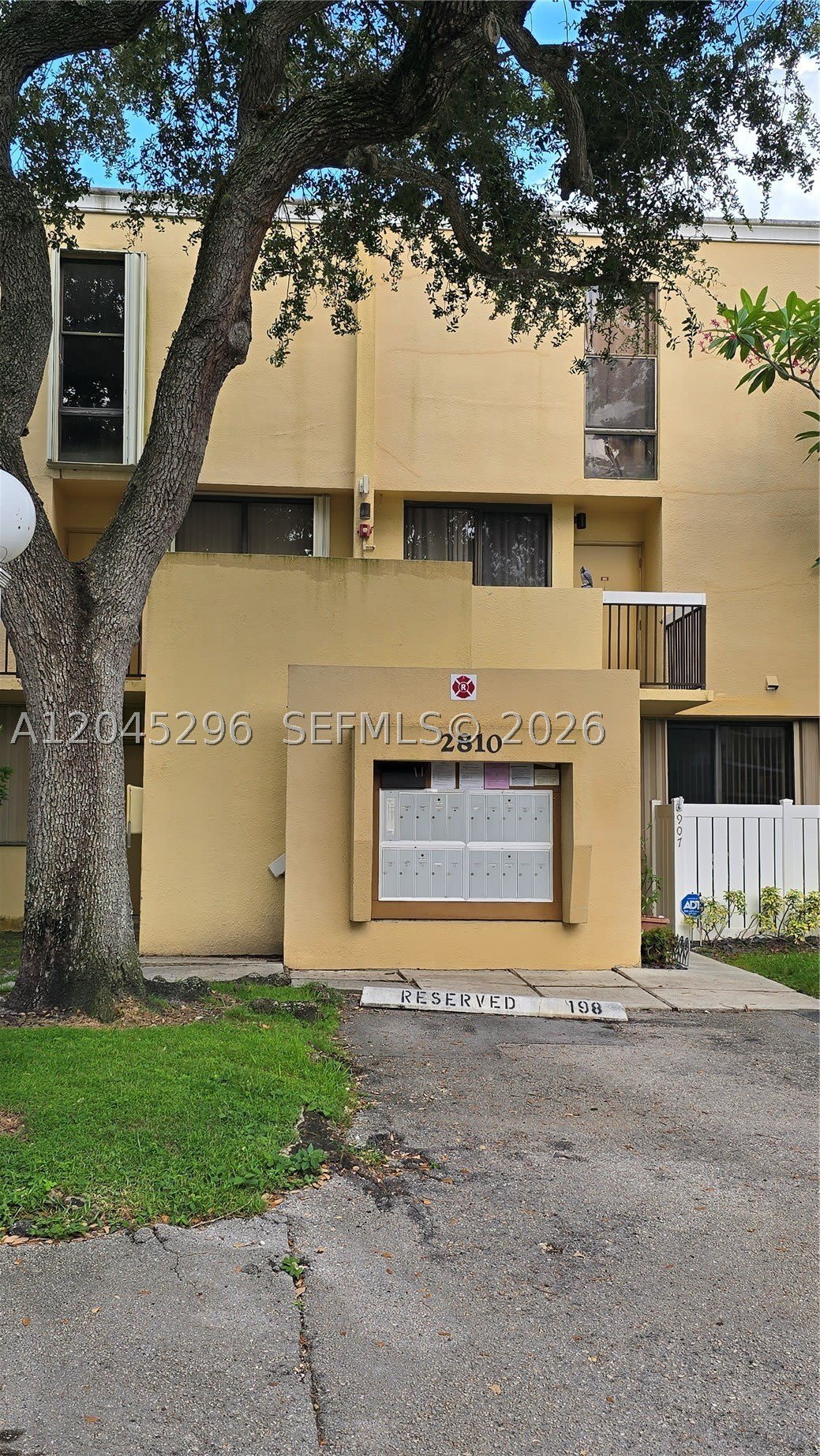 2810 SW 87th Ave – photo 2