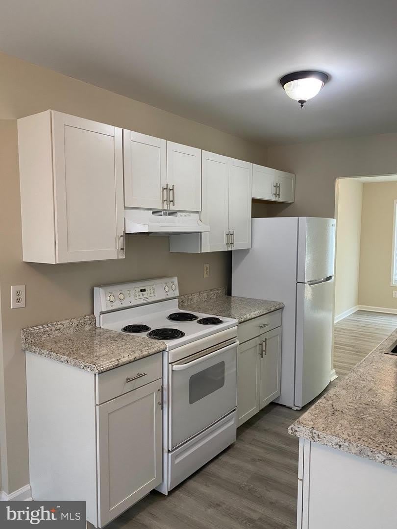 2804 CAMBRIDGE DR – photo 4