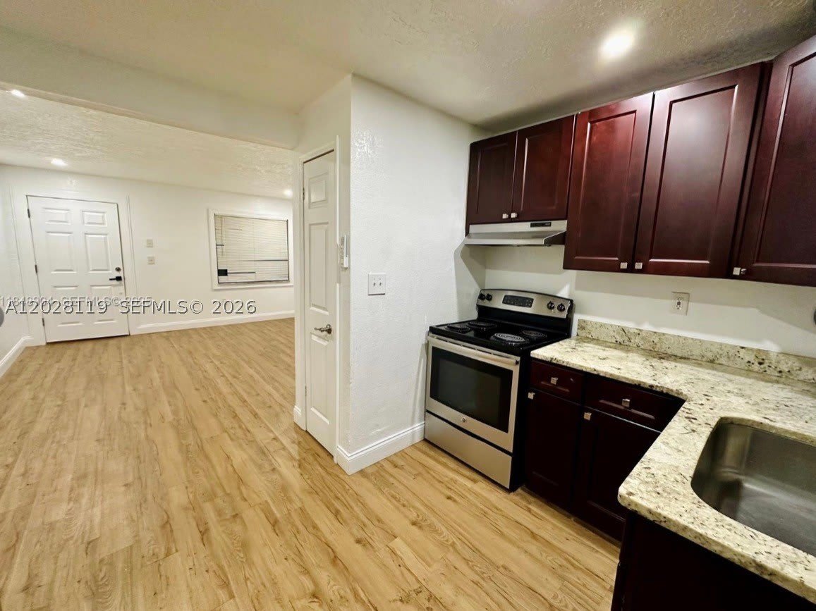 813 W Jefferson St – photo 2