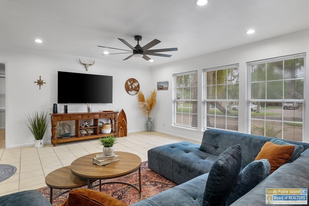 421 Mesquite Dr. – photo 4
