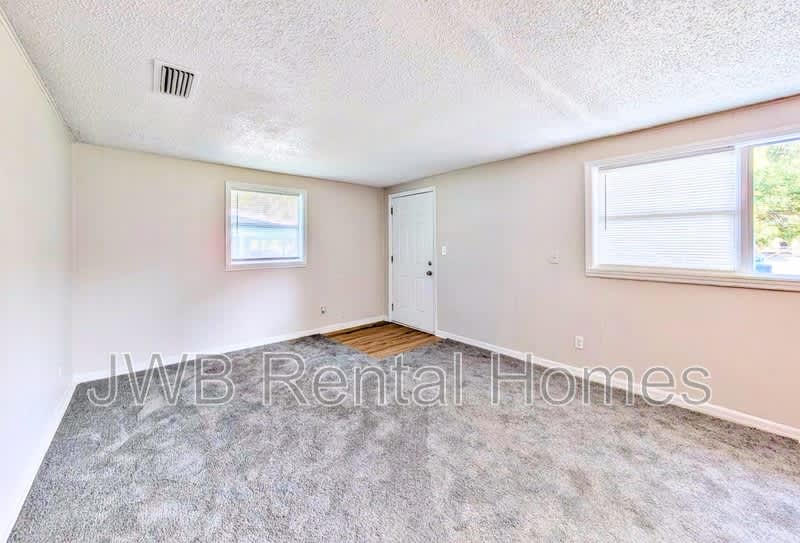 8740 Free Ave – photo 4
