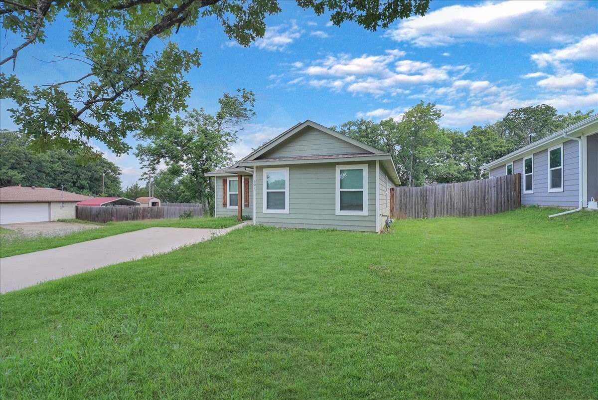 501 E Day Street – photo 1