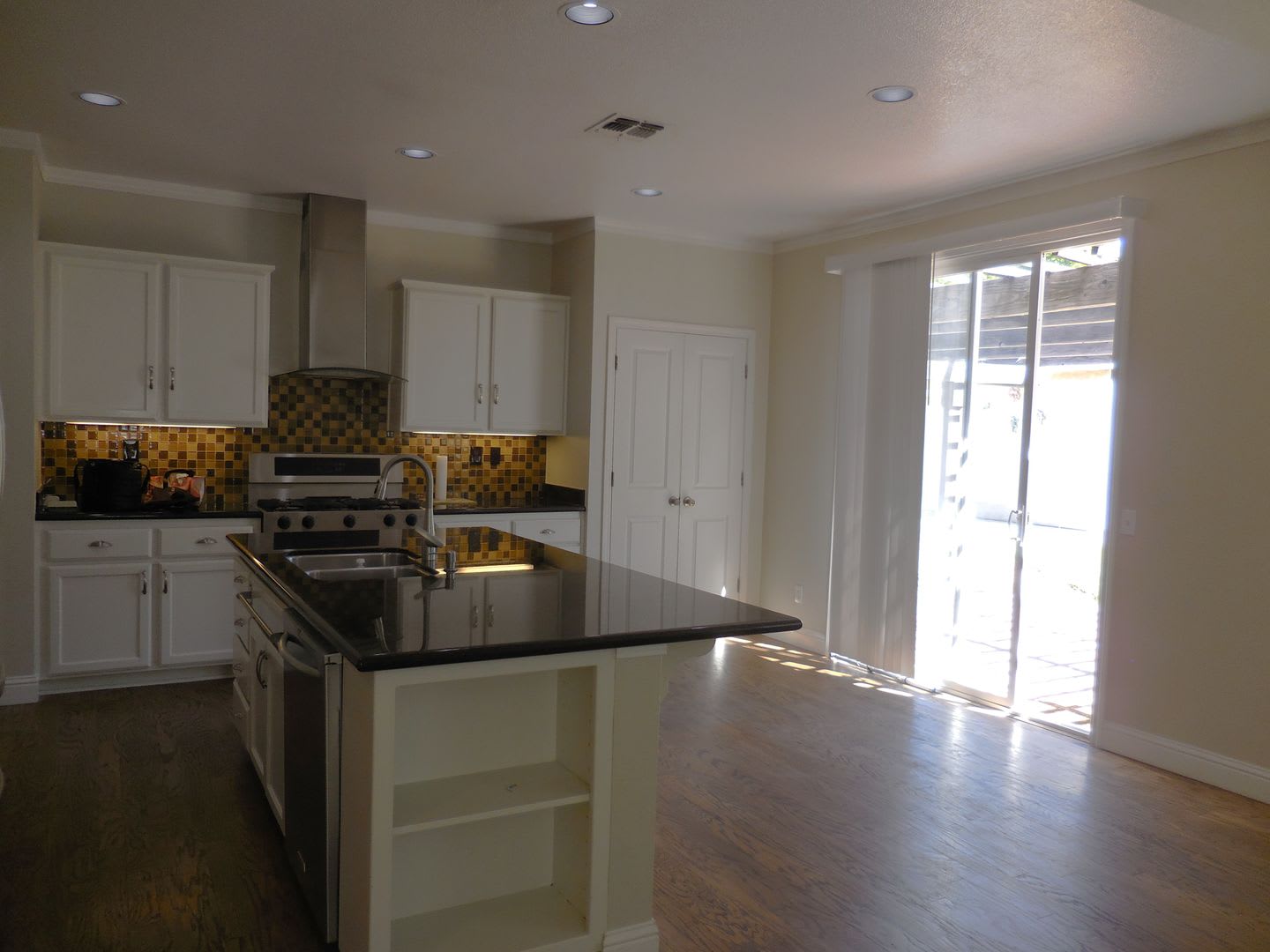Spacious Single-Story Home with Workshop, RV Parking & Beautiful Backyard – Available Now! – photo 3