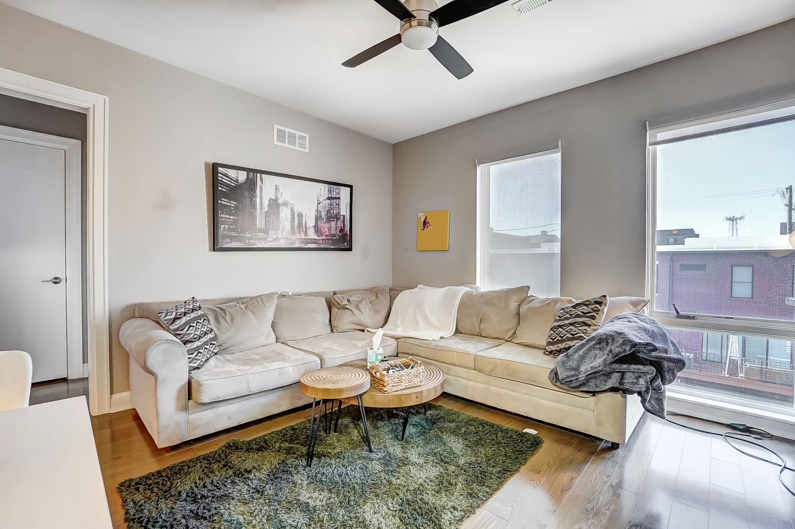 Large 2 bedroom in OTR – photo 5