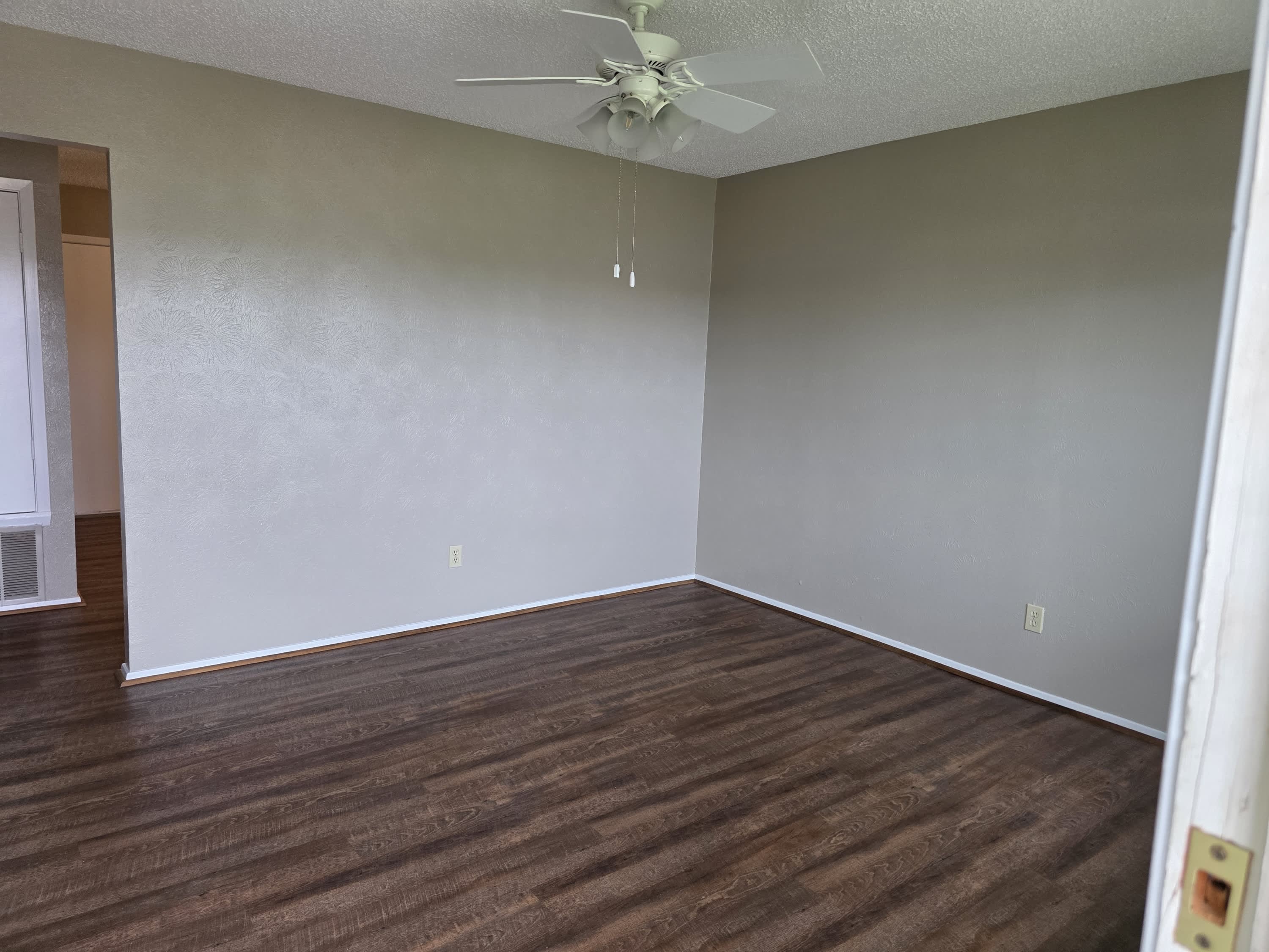 949 Taylor St – photo 2