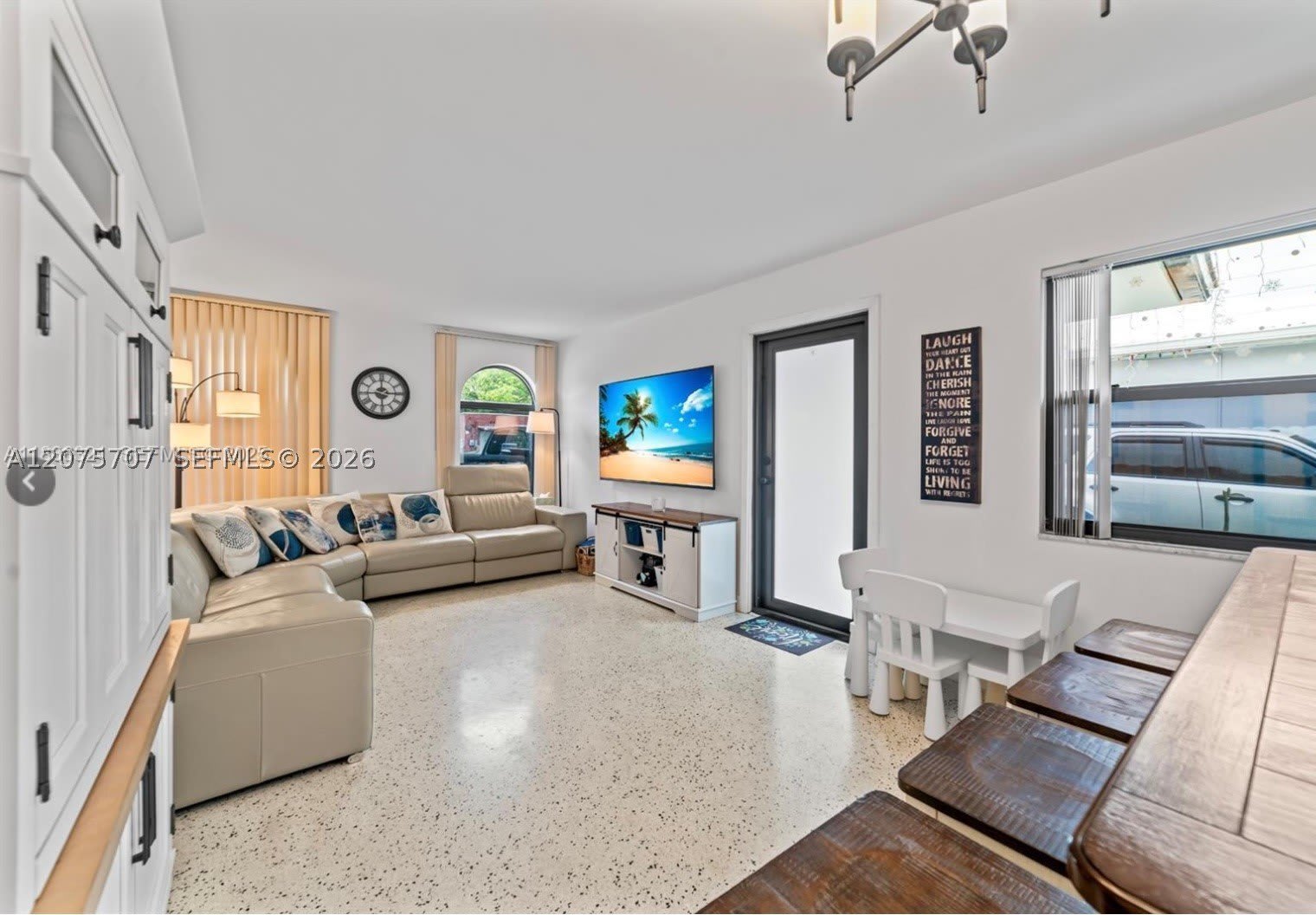 1136 NW 34th Ave – photo 3
