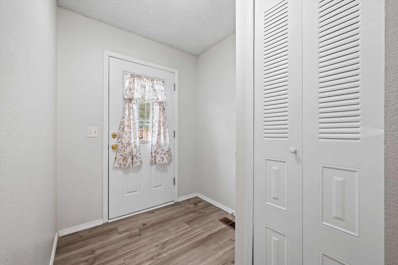 Beautiful 2 Bedroom Westminster Townhome With Private Patio – photo 3