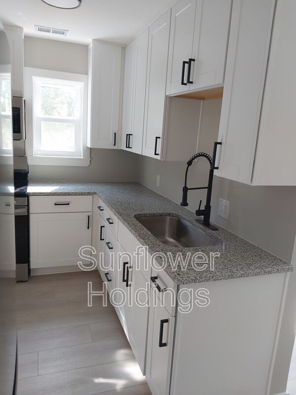 822 E Vine St – photo 3