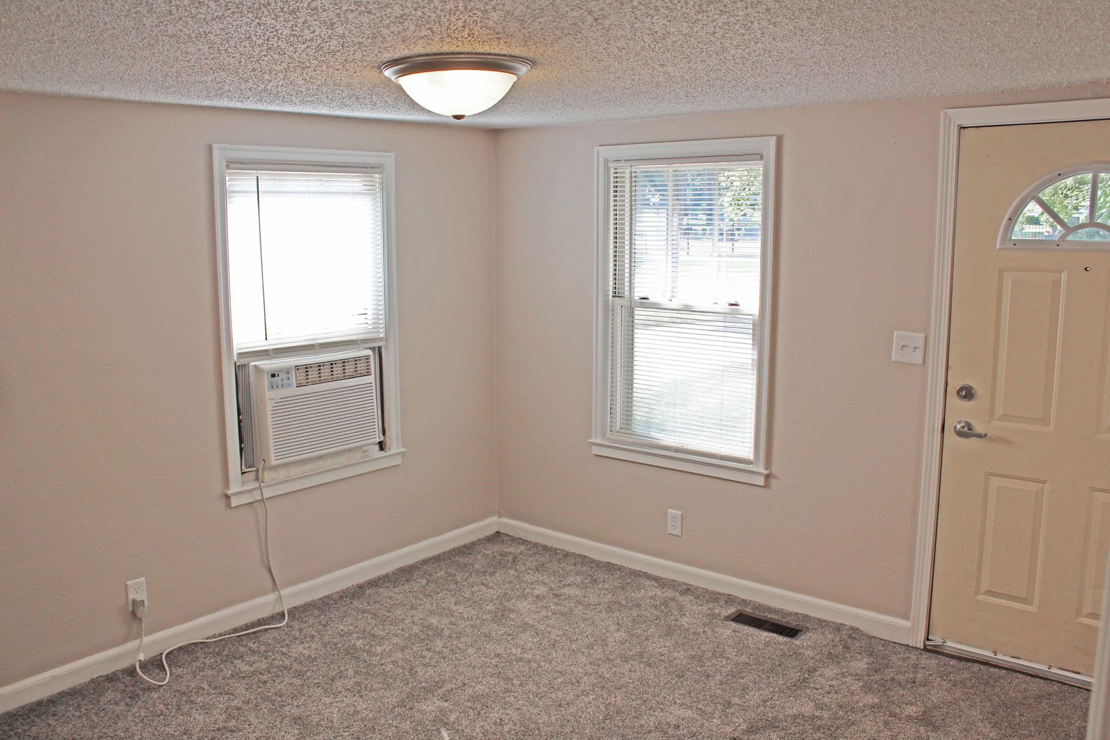 1 Bedroom 1 Bath House For Rent – photo 4