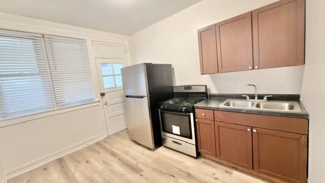 7831 South Kingston Avenue – photo 4