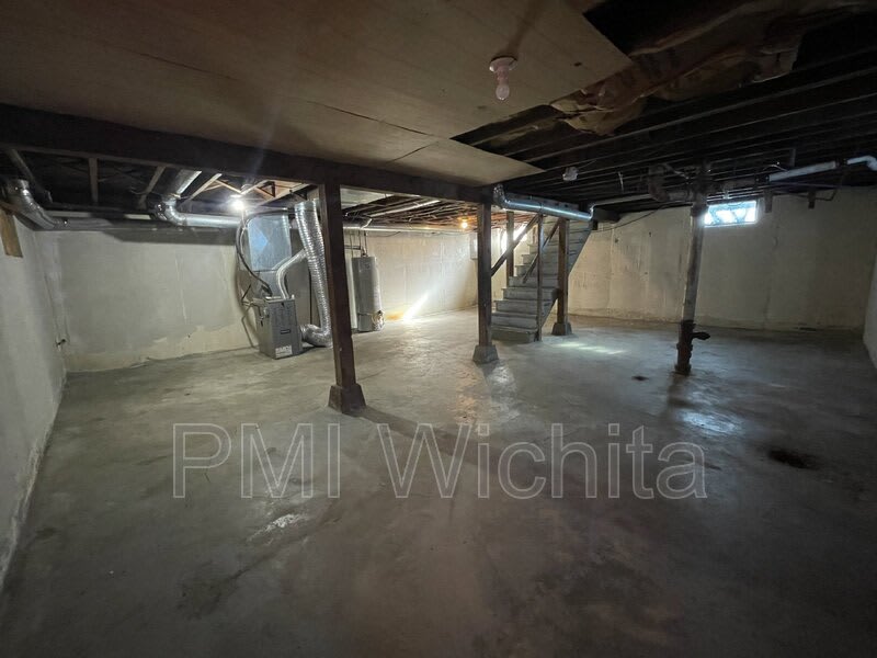 2322 S Broadview St – photo 2
