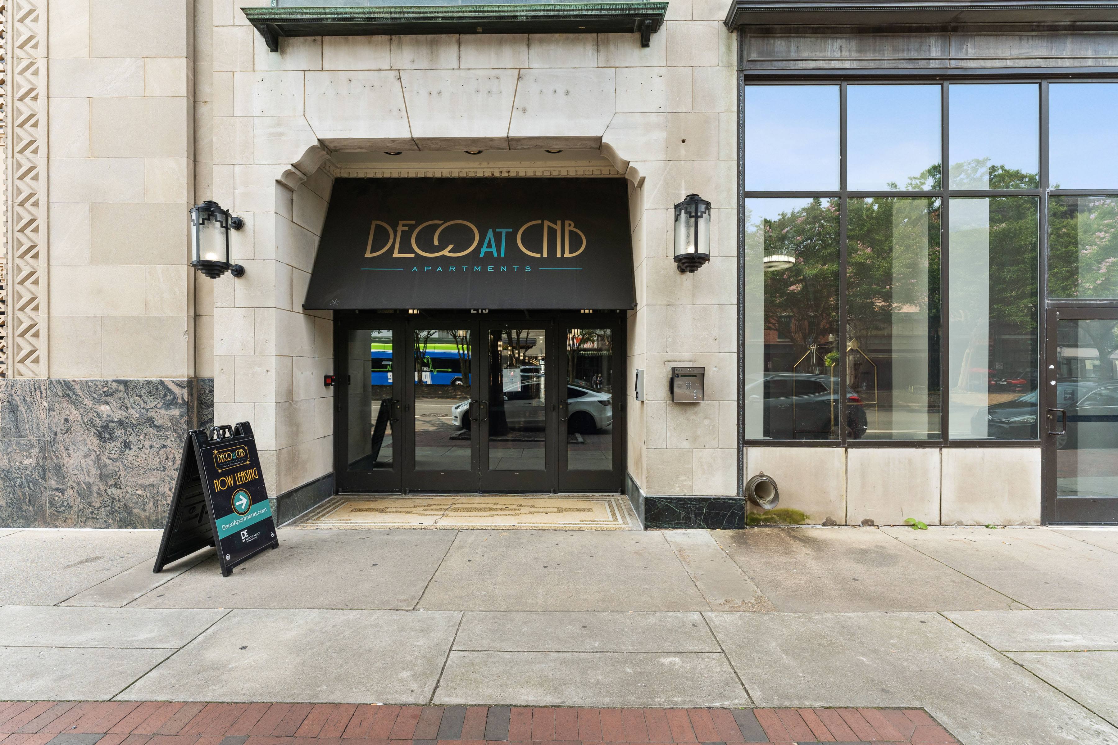 Deco at CNB – photo 3