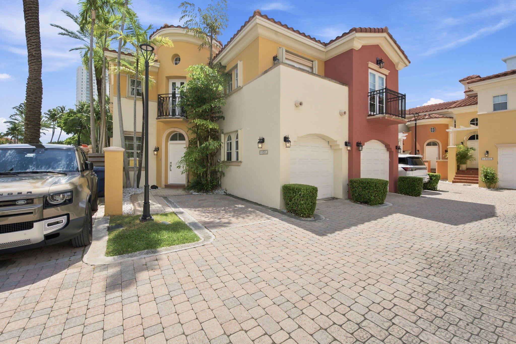 18385 Ne 30Th Place – photo 1