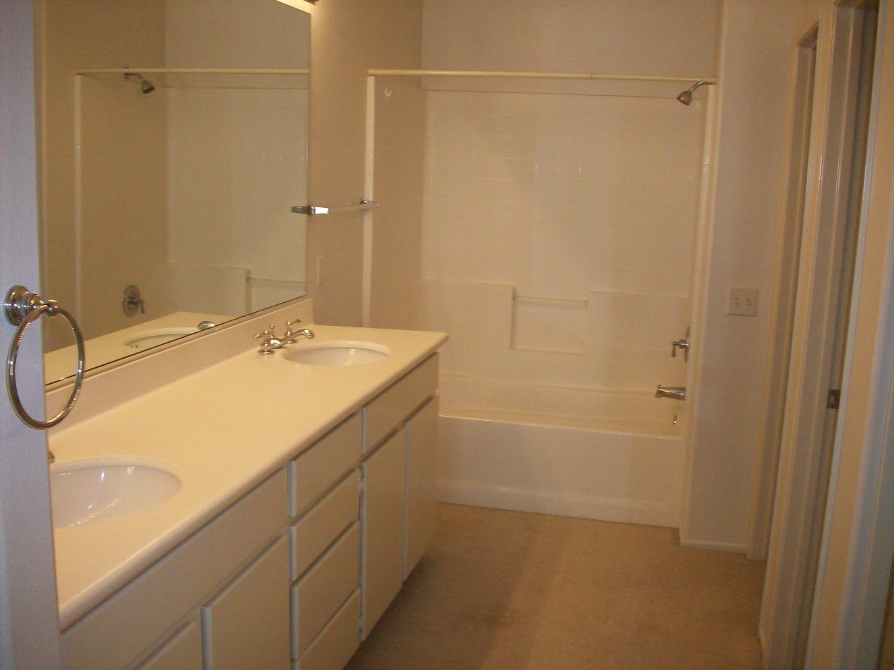 Sheridan Place: 3 Bed 2.5 Bath Attached Townhouse – photo 2