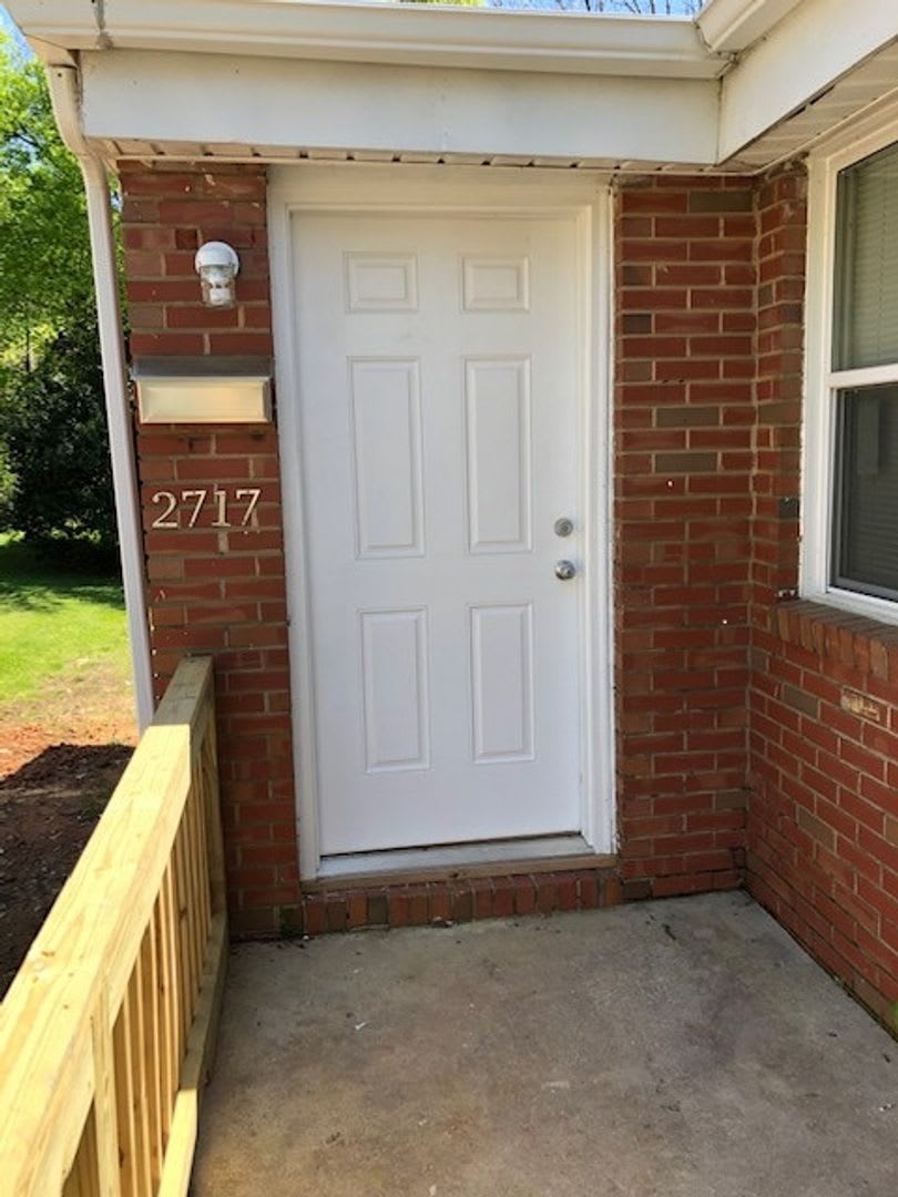 Cute 2 Bedroom Duplex near Freedom Drive – photo 1